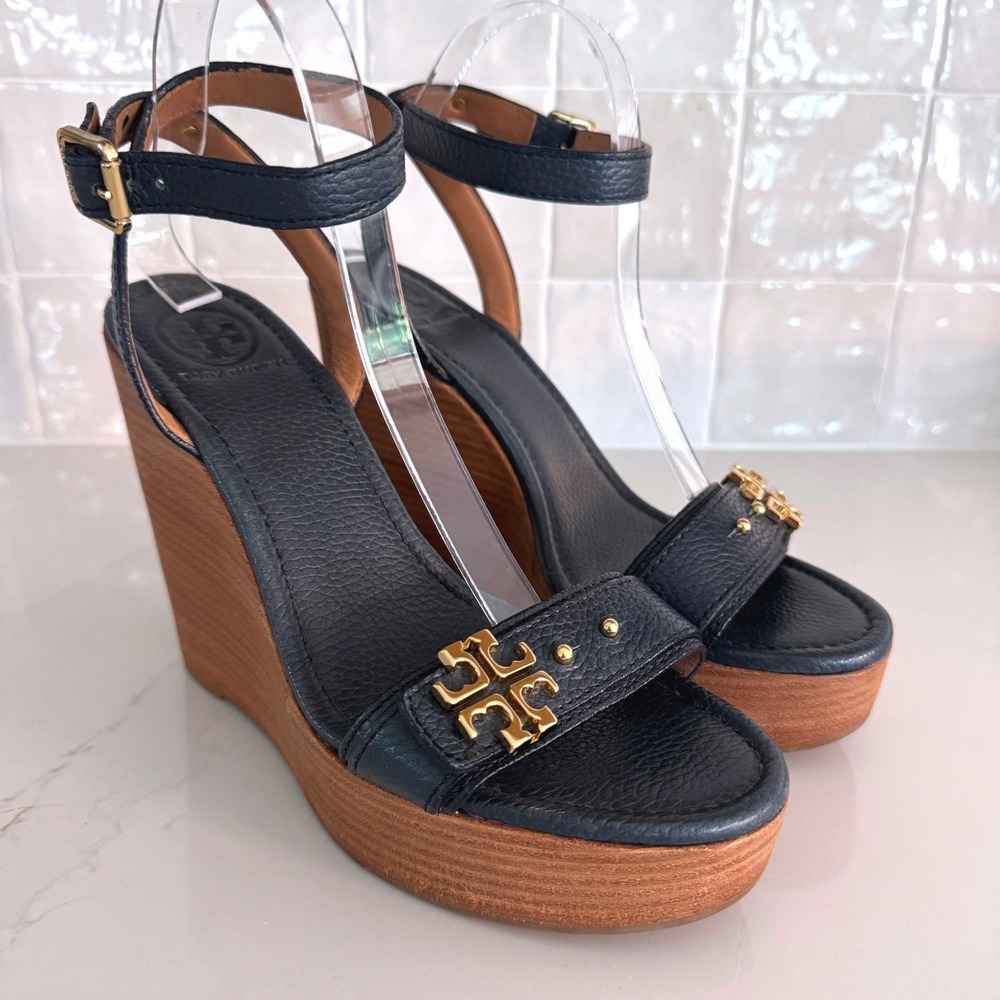 Tory Burch Elina Wedge Sandals Women 9.5 Navy Blue Pebbled Leather Gold Logo